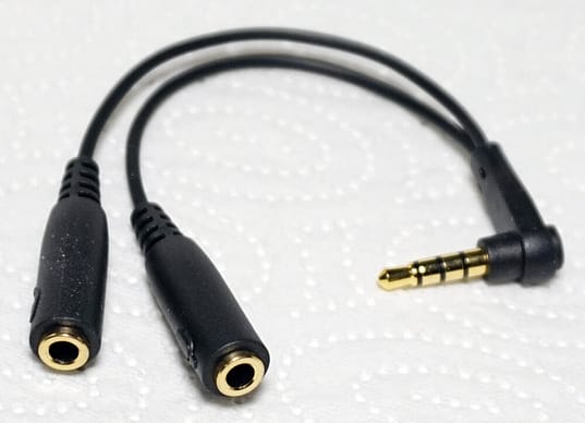  black color of the microphone splitter